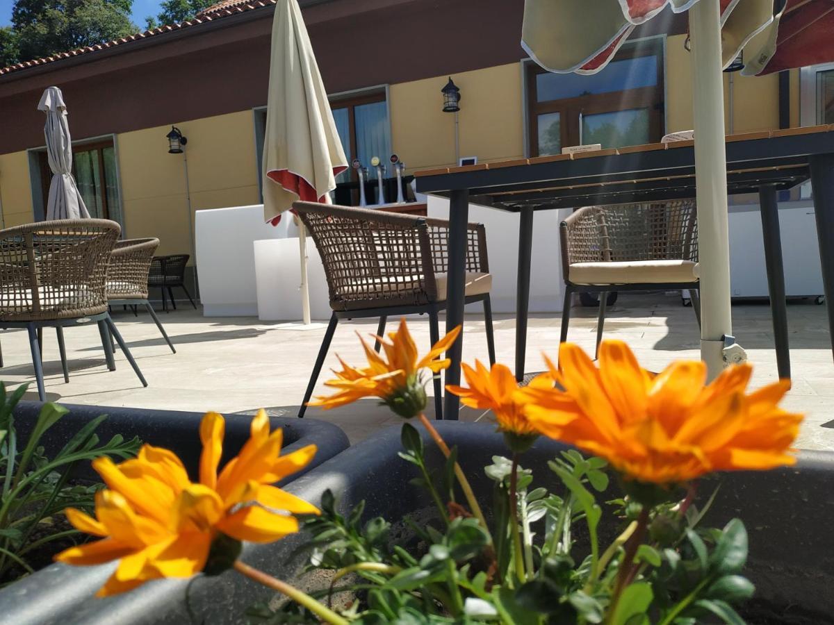 Hotel Restaurante Val Antas de Ulla Exterior photo